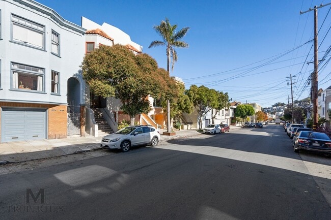 Building Photo - Updated Edwardian Style Noe Valley Flat - ...
