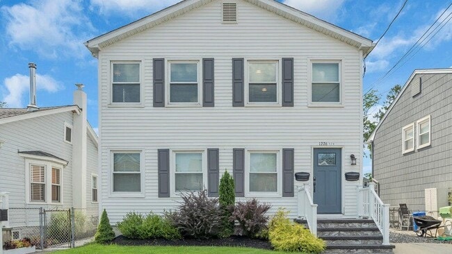 Building Photo - 1233 Oakwood Rd