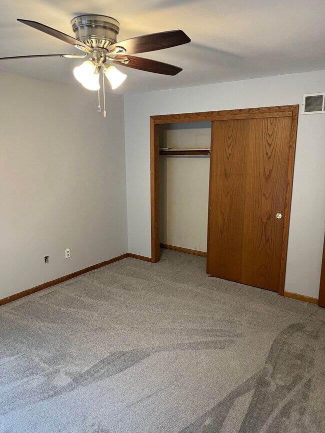 Master bedroom - 7734 W Stevenson St