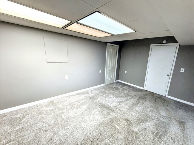 Building Photo - 5830 Walnut Grove Rd