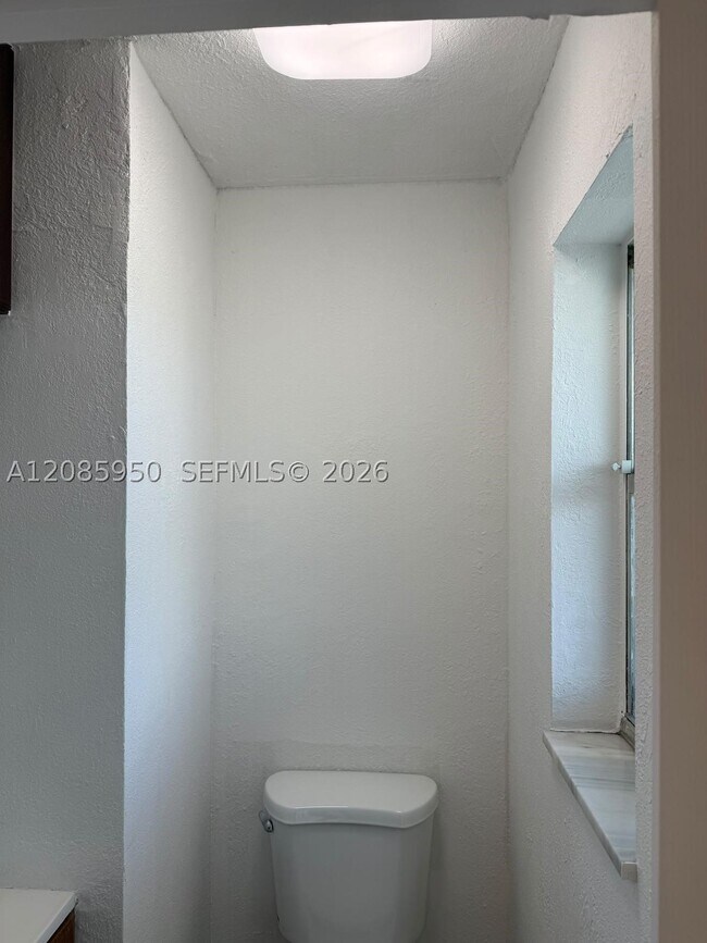 Building Photo - 8040 N Colony Cir