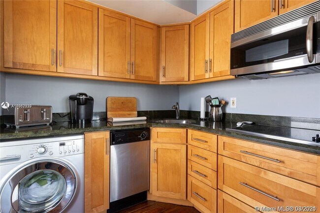 Building Photo - 111 Isle of Venice Dr
