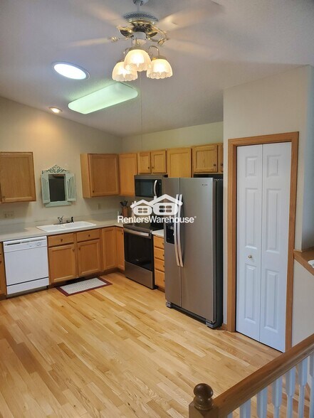 Building Photo - 9754 Yucca Ln N
