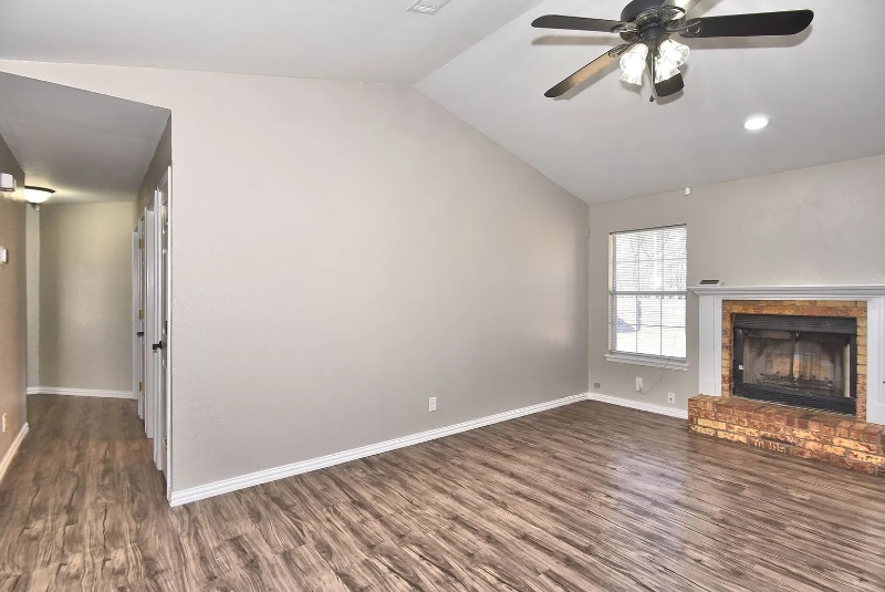 Building Photo - 2800 S Dogwood Ave