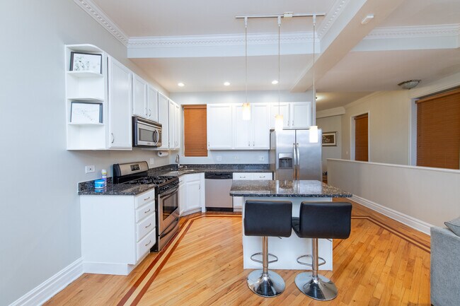 Building Photo - 4852 S Prairie Ave