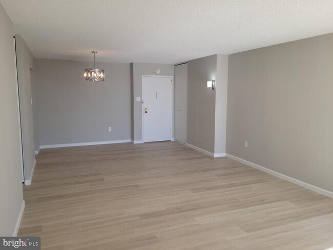 Building Photo - 666 W Germantown Pike