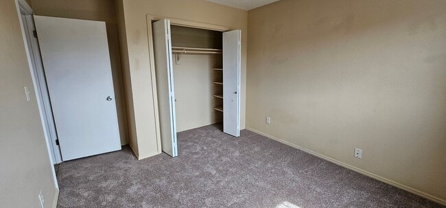Building Photo - 2 Bed 1 Bath Home Available in Heart of Be...
