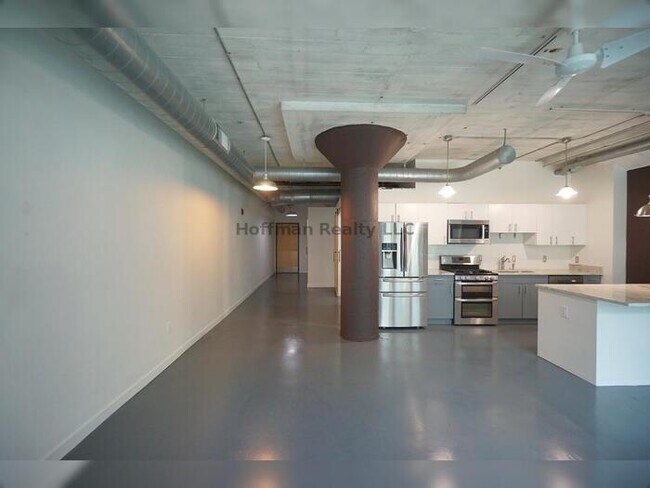 Building Photo - Chanel Side Condo