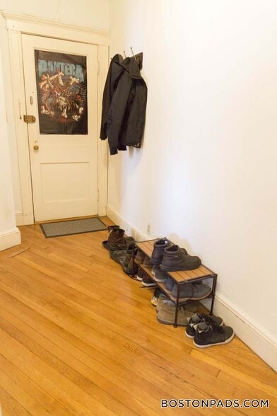 Building Photo - 137 Park Dr