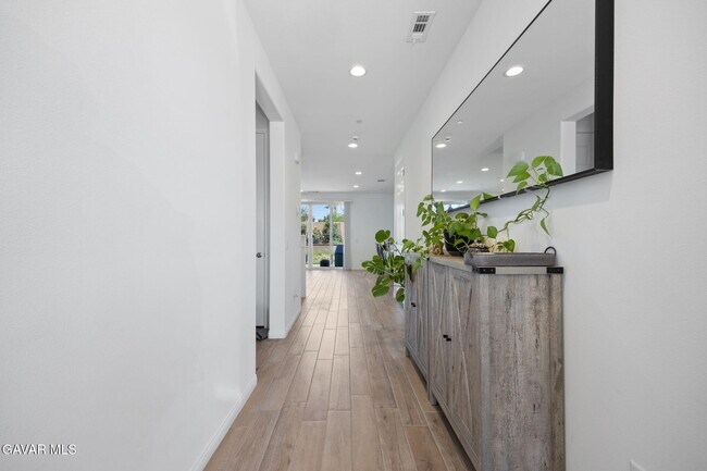 Building Photo - 43864 Hampton St