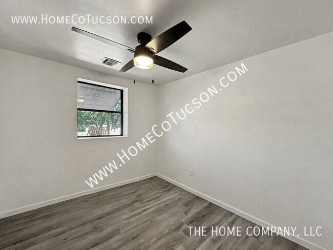 Building Photo - 3435 E Elida St