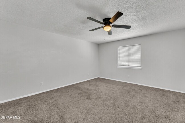 Building Photo - 10400 Valle Koki Dr