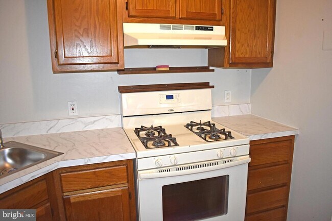 Building Photo - 27 Pin Oak Ln