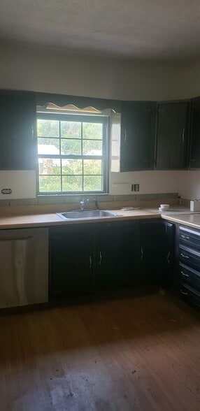 Building Photo - 20 Beyrleye Ave