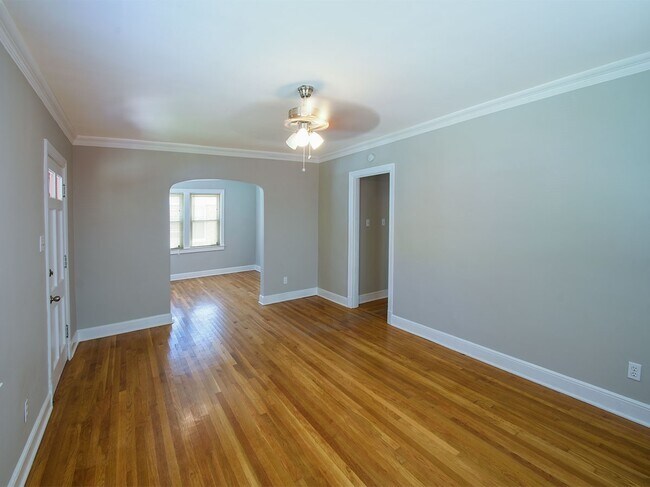 Building Photo - 3 Bed, 2 Bath near UOM