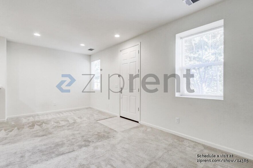 Building Photo - Unit