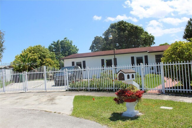 Building Photo - 30724 SW 154th Ct