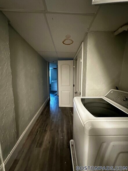 Building Photo - 195 Maverick St