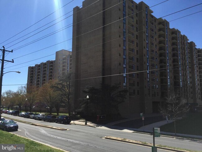 Building Photo - 4500 S Four Mile Run Dr