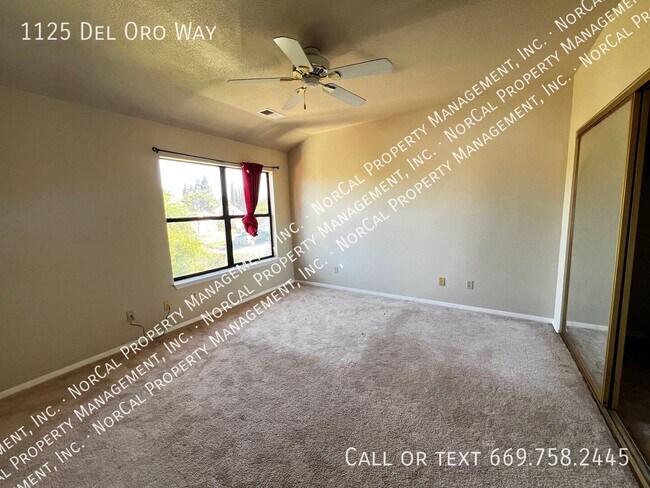 Building Photo - 1125 Del Oro Way