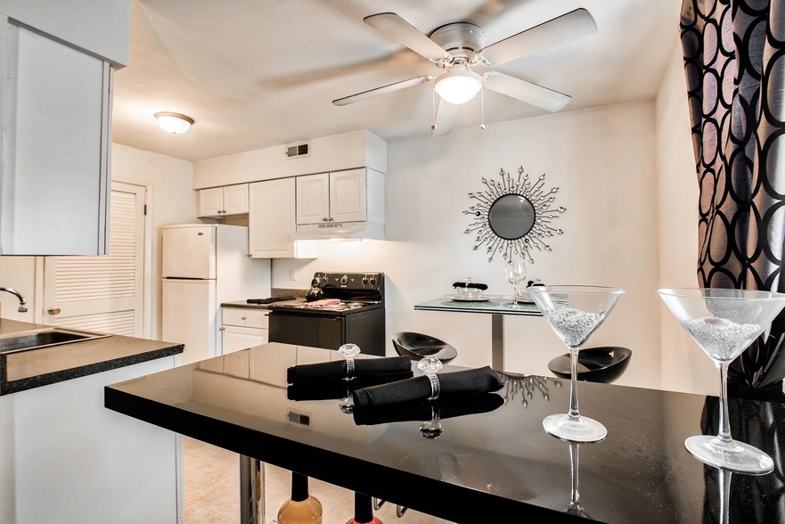 Kitchen and Dining Room - Willow Park Apartments