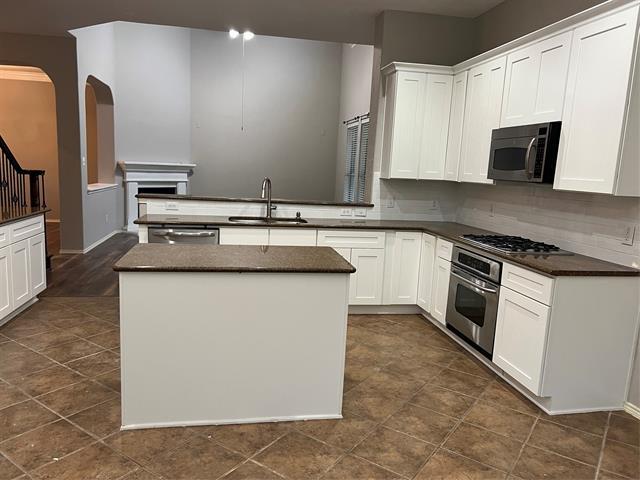 Building Photo - 9413 Woodhurst Dr