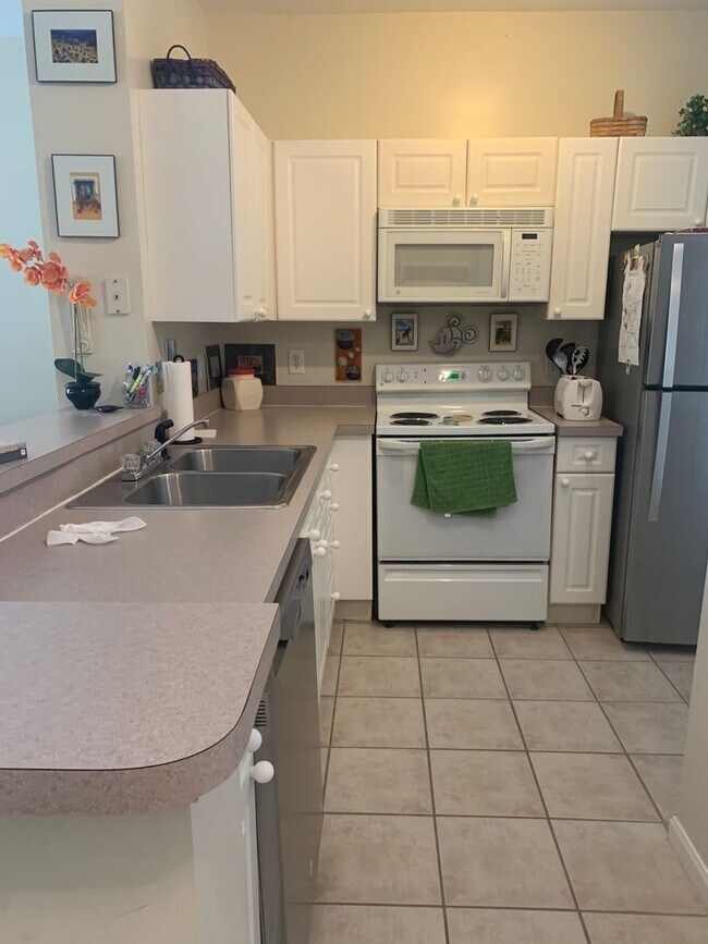 Building Photo - 571 Water St