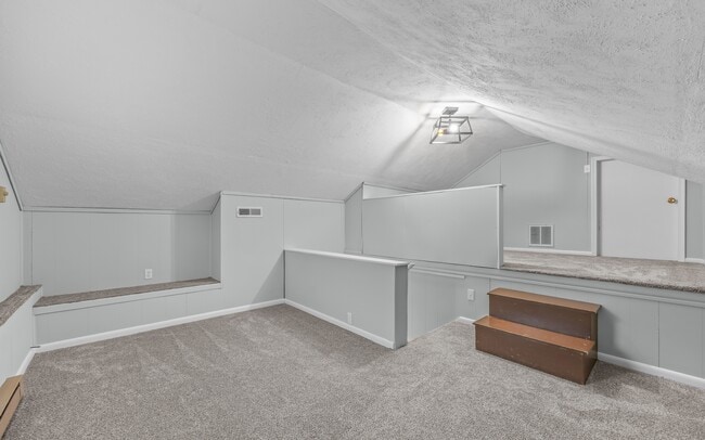 Building Photo - 631 Luray Terrace