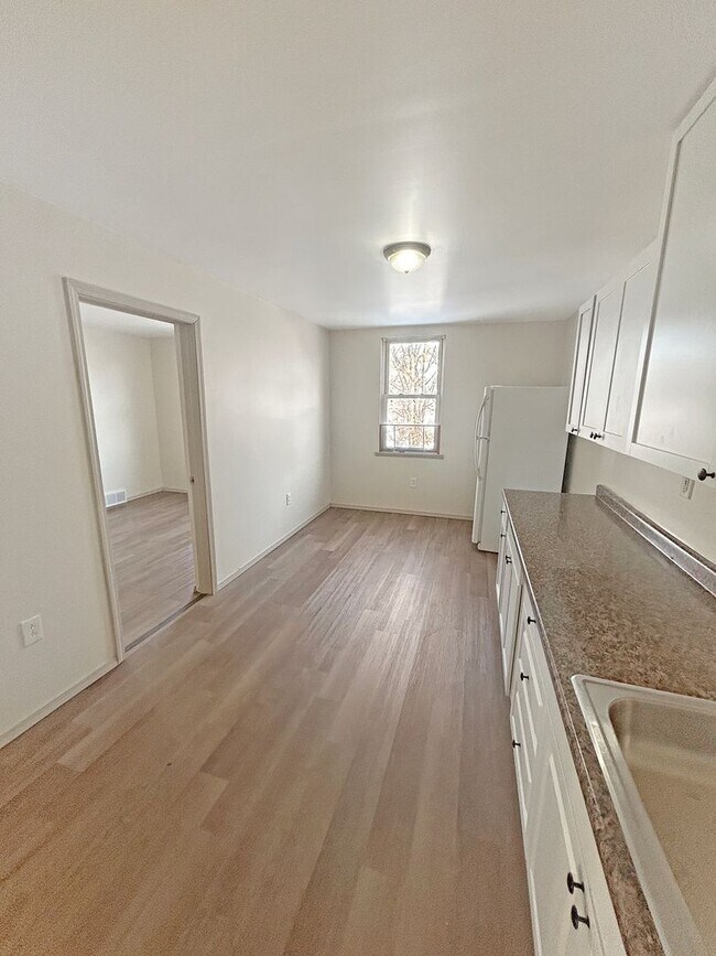 Building Photo - 36 Hickory St