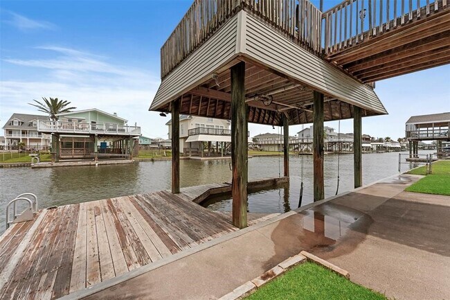 Building Photo - 21812 Frio Dr
