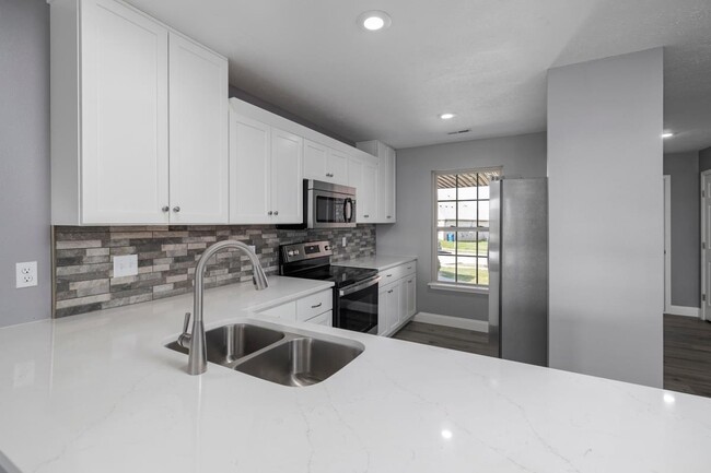 Building Photo - 1326 W Sackett St