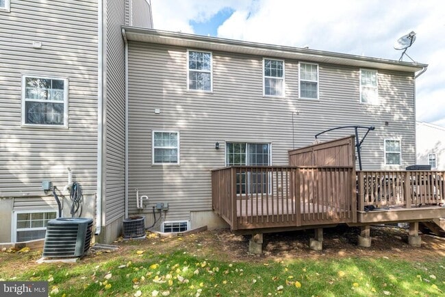 Building Photo - 483 Fort Hill Cir