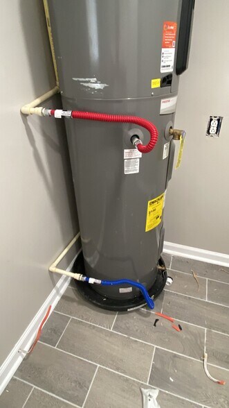 Building Photo - 2706 Canary Dr