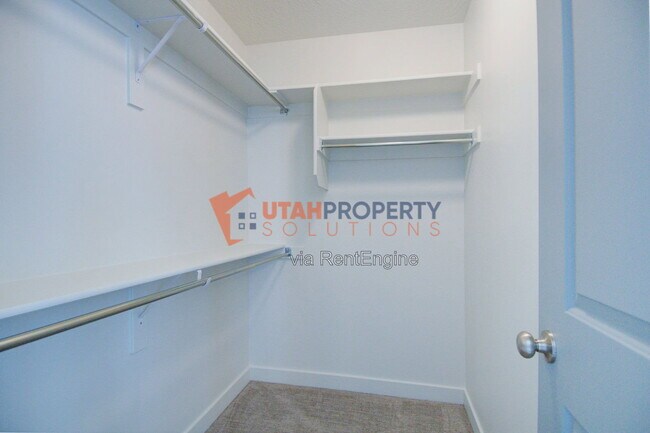 Building Photo - 1047 W 400 S