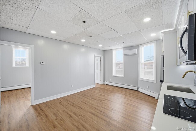 Building Photo - 32 W Main St