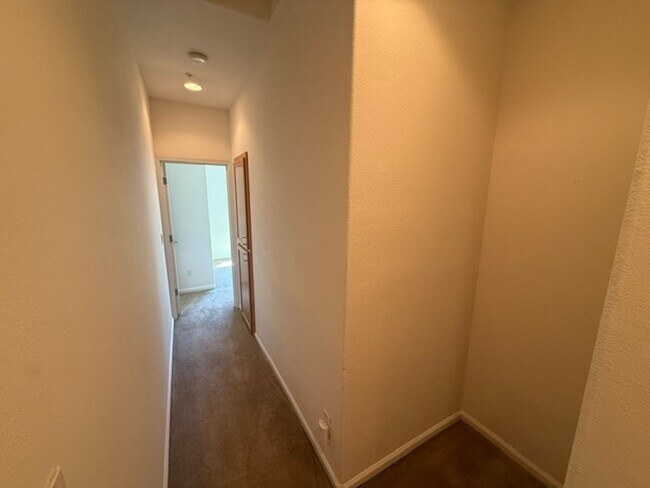 Building Photo - Large 3-Bedroom, 3.5 Bathroom Townhome in Metro Walk Village Neighborhood