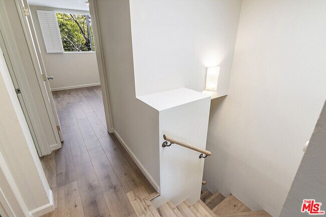 Building Photo - 2216 S Bentley Ave