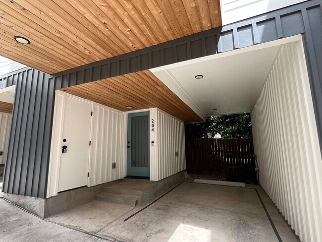 Building Photo - Great Studio Close to Downtown