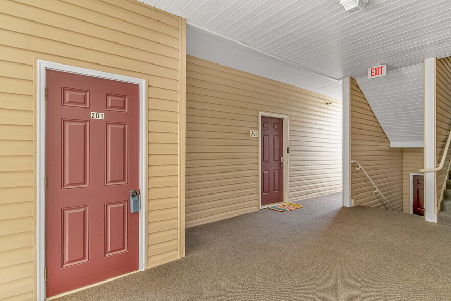 Building Photo - 2070 Cross Gate Blvd