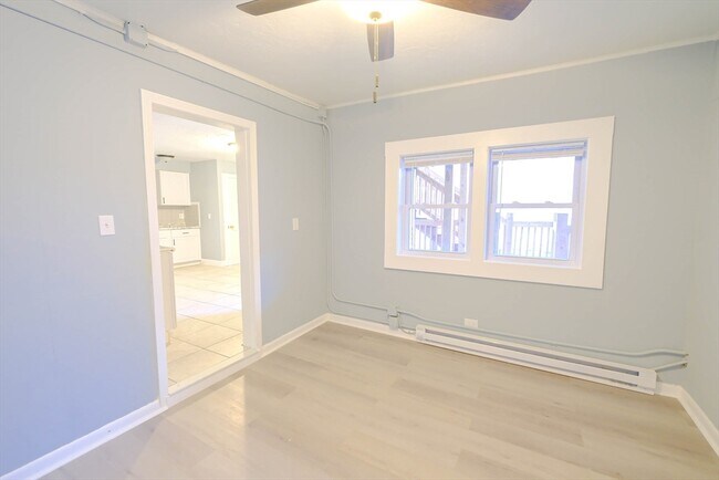 Building Photo - 105 Clarendon St