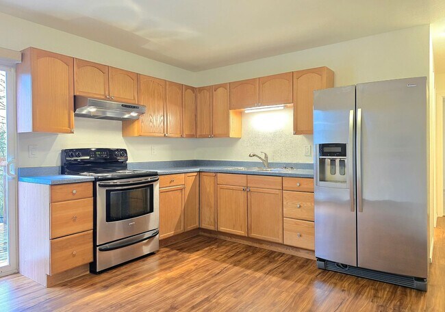 Building Photo - Spacious Home in Lake Stevens Available Now!  Pet Friendly