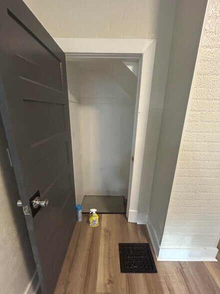 Building Photo - 1603 Manette Pl