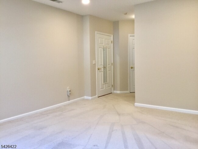 Building Photo - 2112 Clinton Ln