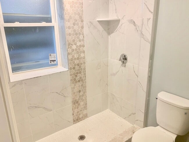 Building Photo - 176 Kelton St