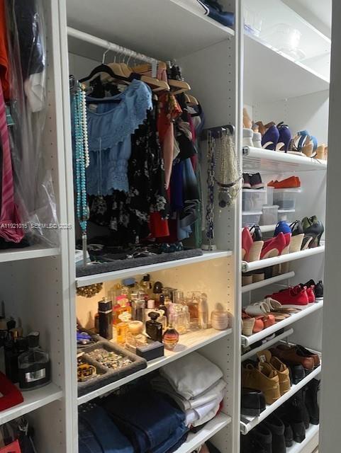 Building Photo - 428 N Crescent Dr