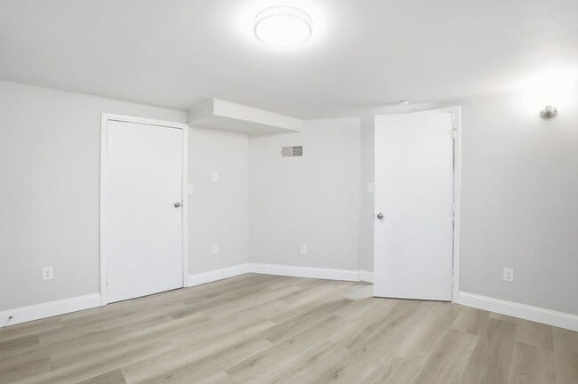 Building Photo - Spacious 3-Bed Home with Finished Basement and Extra Room