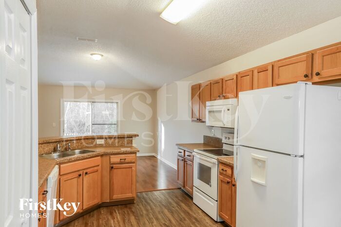 Building Photo - 489 MacKenzie Cir