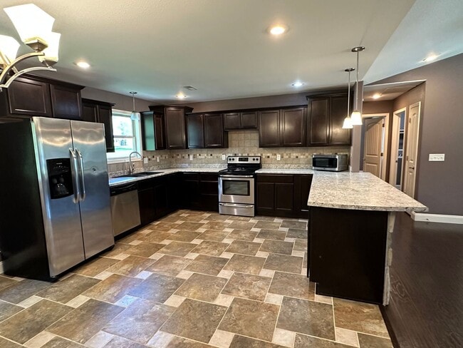 Building Photo - Well Maintained 3 Bed 2 Bath w/ Fence in Waynesville
