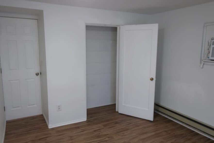 Building Photo - 1110 N Miller St