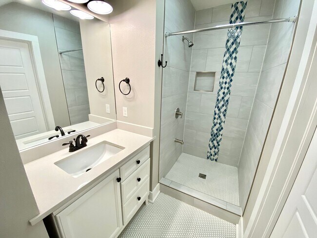Building Photo - Swan Lake Luxury Bungalow